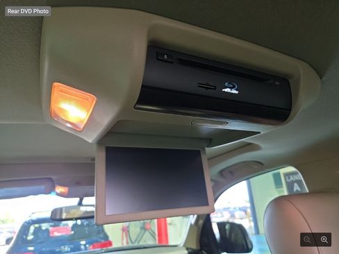 Used 2017 Toyota Sequoia Platinum RWD image 8