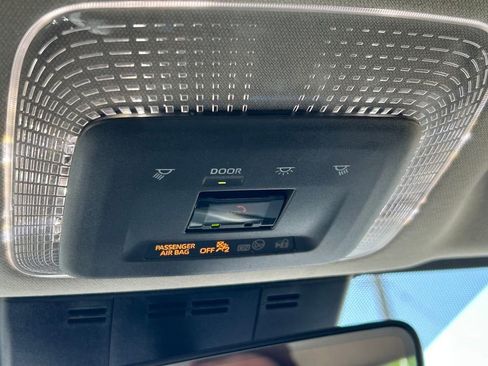 Used 2025 Toyota Prius XLE FWD image 18