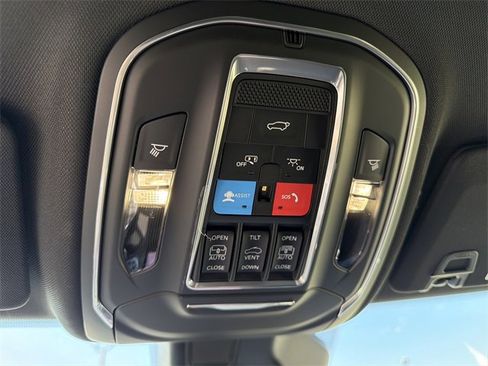 New 2025 Jeep Grand Cherokee Limited image 32