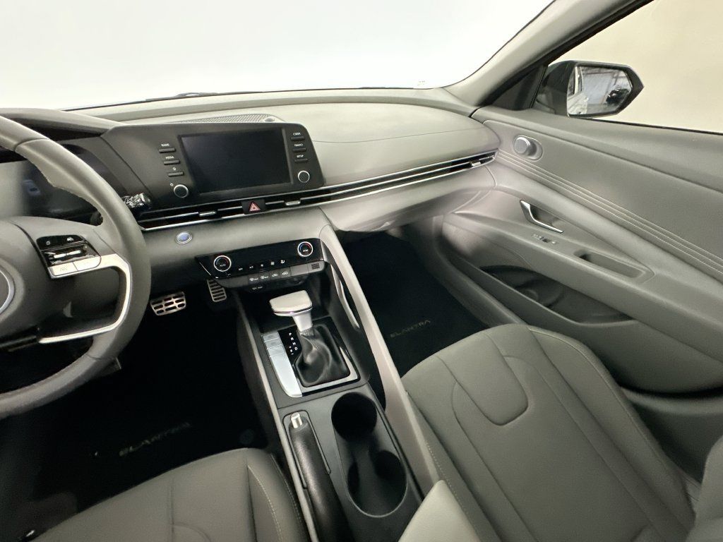 Used 2025 Hyundai Elantra Sport FWD image 11