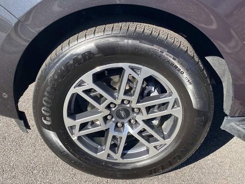 Certified 2025 Ford Expedition Active image 13