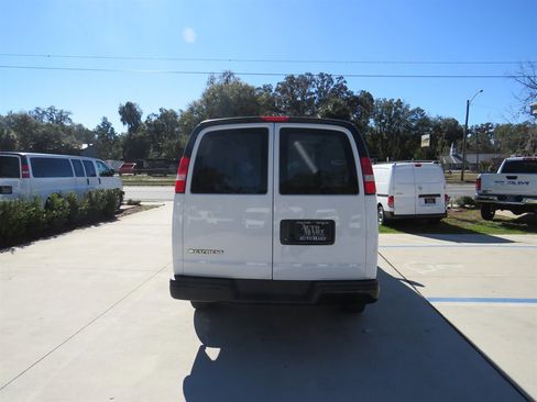 Used 2021 Chevrolet Express 2500 w/ Driver Convenience Package RWD image 15