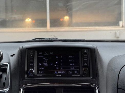 Used 2019 Dodge Grand Caravan SXT image 16