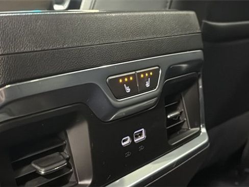 Used 2022 Chevrolet Silverado 1500 High Country image 25