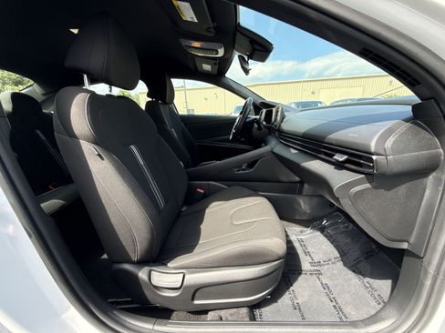 Certified 2025 Hyundai Elantra Sport FWD image 26
