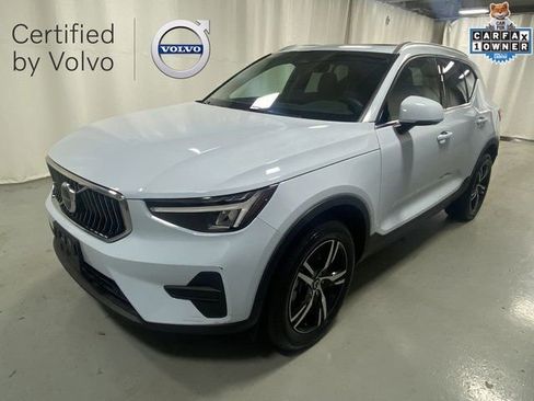 Certified 2025 Volvo XC40 B5 Core image 1