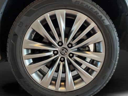Used 2022 Toyota Highlander Platinum FWD image 41