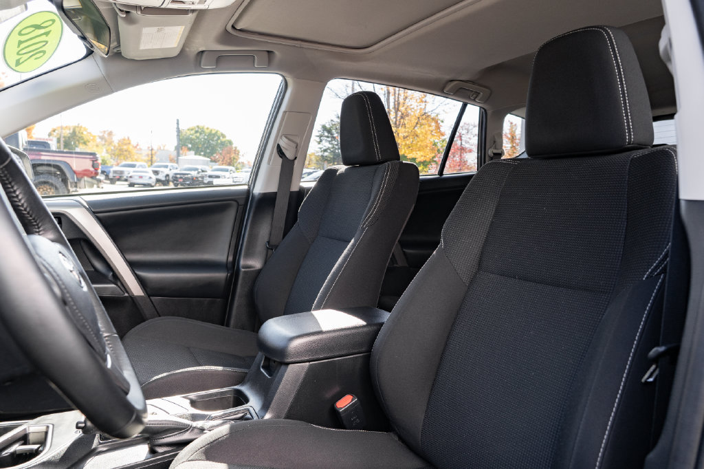 Used 2018 Toyota RAV4 XLE AWD/4WD image 22