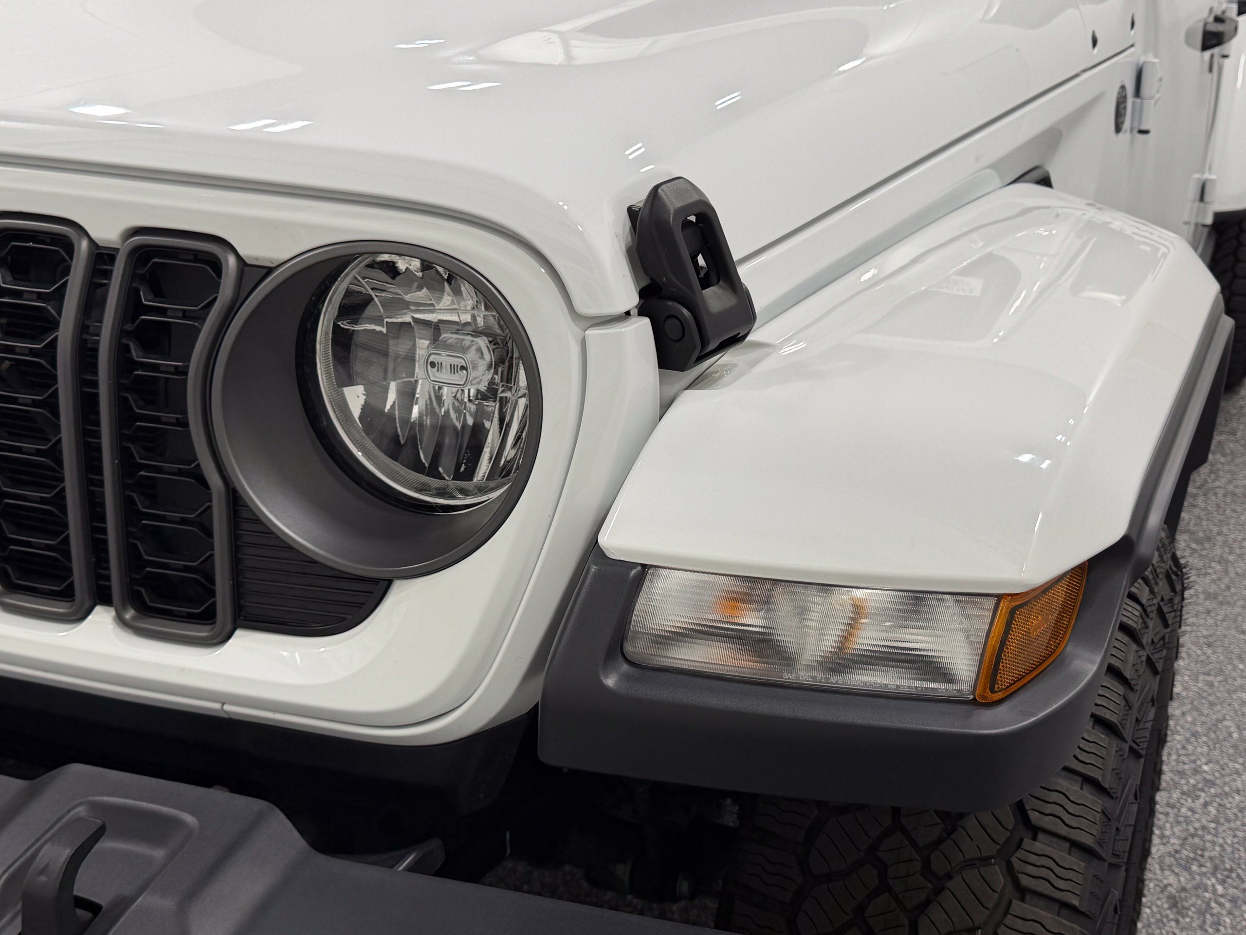 Used 2025 Jeep Gladiator Sport AWD/4WD image 18