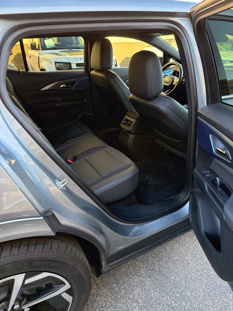 Used 2024 Chevrolet Equinox EV LT w/ LPO, Blackout Package FWD image 28