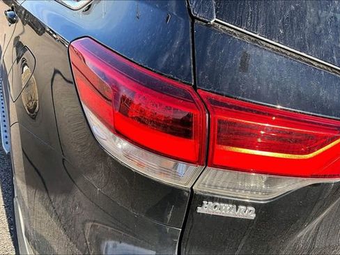 Used 2017 Toyota Highlander FWD V6 image 31