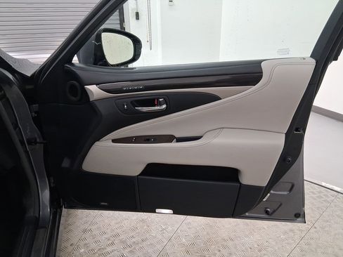 Used 2014 Lexus LS 460 image 36