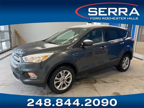 Used 2019 Ford Escape SE image 1