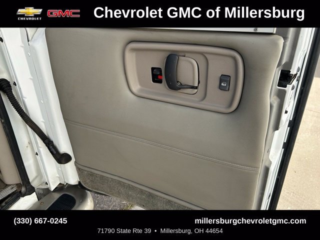 Used 2004 GMC Savana 1500 w/ Preferred Equipment Group RWD image 33