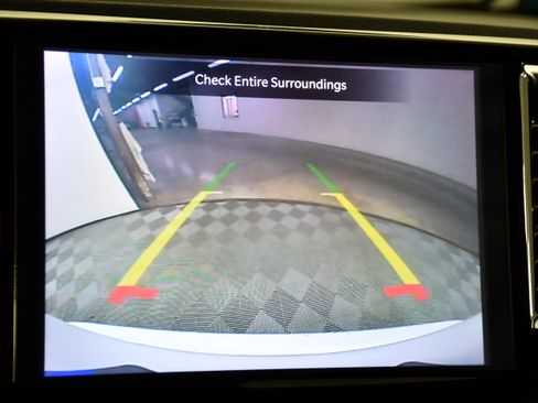Used 2025 Chrysler Pacifica Limited FWD image 28