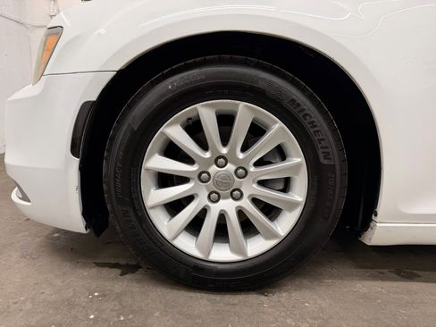 Used 2014 Chrysler 300 image 7