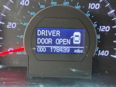 Used 2011 Toyota Camry XLE w/ XLE Extra-Value Pkg #2 image 17