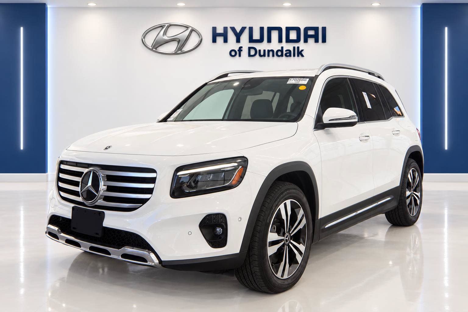 Used 2024 Mercedes-Benz GLB 250 4MATIC image 1