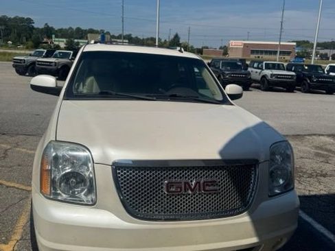 Used 2013 GMC Yukon XL Denali RWD image 2