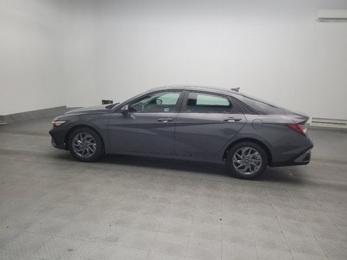 Used 2024 Hyundai Elantra SEL FWD image 3