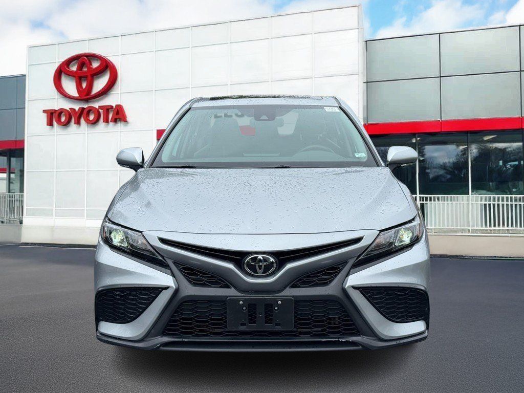 Used 2022 Toyota Camry SE w/ Cold Weather Package FWD image 11