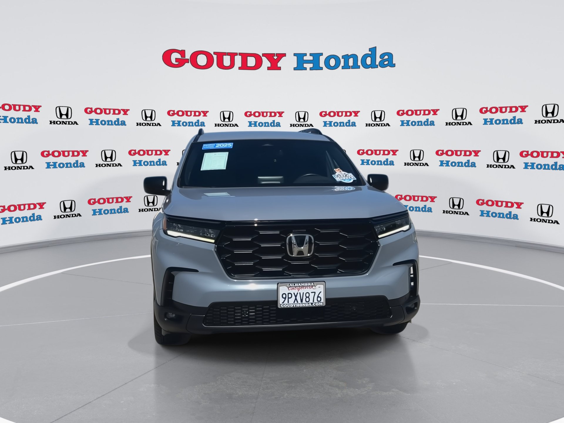 Certified 2025 Honda Pilot Sport image 3