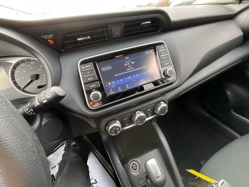 Certified 2025 Nissan Kicks Play S image 39