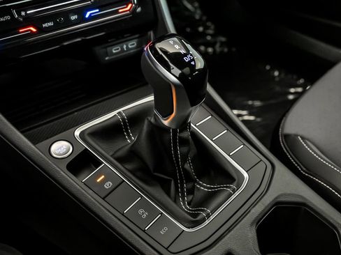 New 2026 Volkswagen Jetta SE FWD image 16