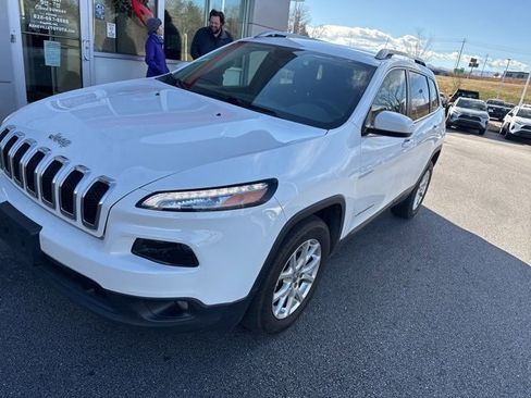 Used 2016 Jeep Cherokee Latitude w/ Cold Weather Group image 2