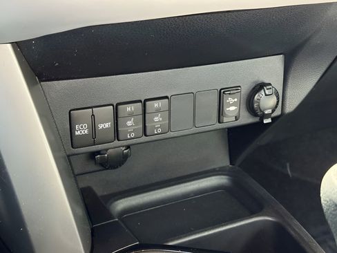 Used 2017 Toyota RAV4 Limited w/ Advanced Technology Package FWD image 27