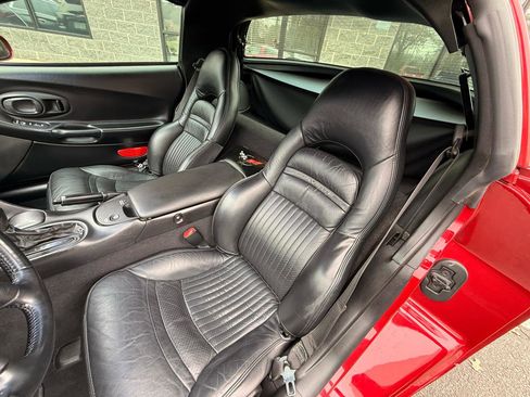 Used 2002 Chevrolet Corvette Coupe w/ Preferred Equipment Group2 image 9