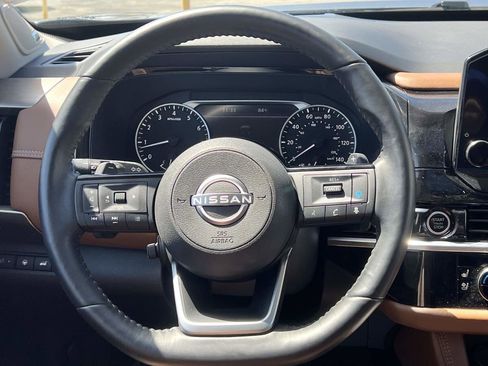 Used 2022 Nissan Pathfinder Platinum w/ Cargo Package image 31