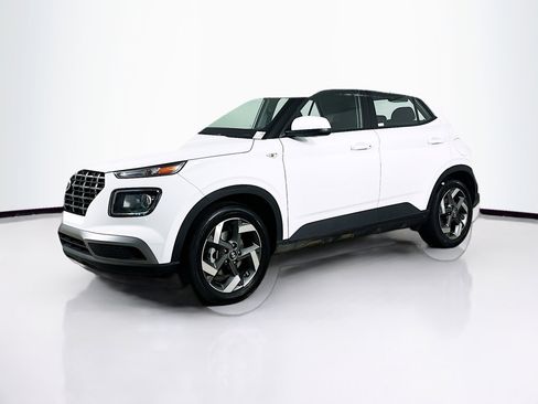 Used 2025 Hyundai Venue SEL image 3