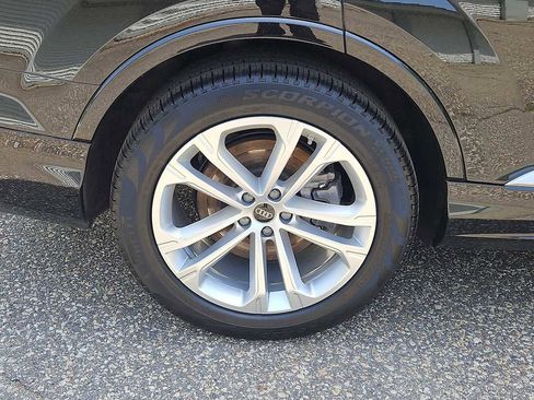 Certified 2025 Audi Q7 3.0T Premium Plus w/ Premium Plus Package AWD/4WD image 8