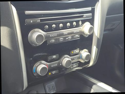 Used 2019 Nissan Pathfinder SV image 29