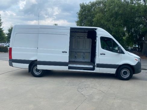 Used 2021 Mercedes-Benz Sprinter 2500 w/ Driver Convenience Package image 9