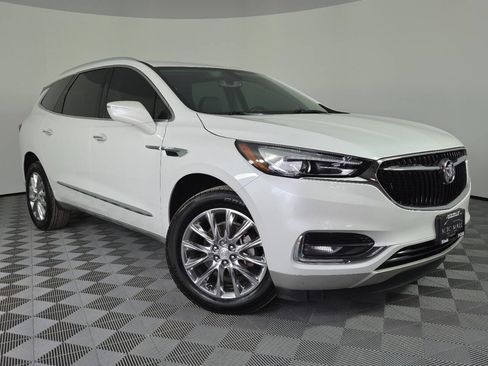 Used 2020 Buick Enclave Essence w/ Sound and Sites Package FWD image 1