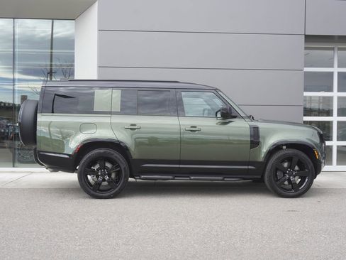 New 2026 Land Rover Defender 130 X-Dynamic SE image 7