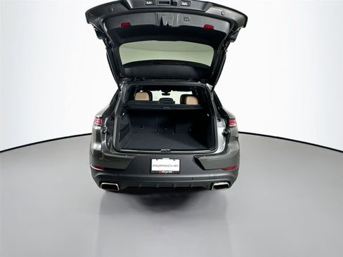 Certified 2026 Porsche Cayenne AWD/4WD image 35