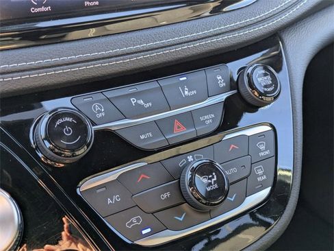 Used 2021 Chrysler Pacifica Touring w/ S Appearance Package image 24