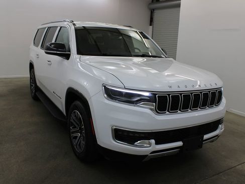 Used 2024 Jeep Wagoneer L Series II RWD image 6