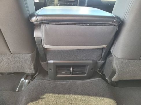 Used 2022 RAM 1500 Classic SLT w/ Electronics Group AWD/4WD image 17