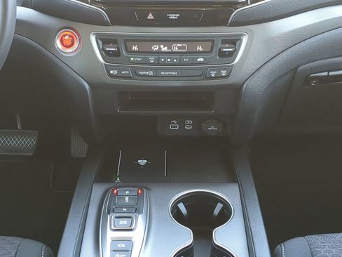 Used 2025 Honda Ridgeline Sport image 17