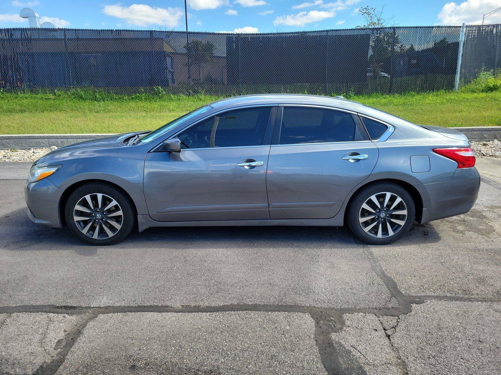 Used 2016 Nissan Altima 2.5 SV FWD image 5