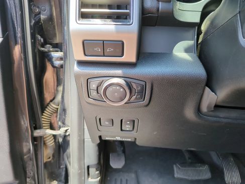 Used 2021 Ford F250 Platinum w/ FX4 Off-Road Package AWD/4WD image 28