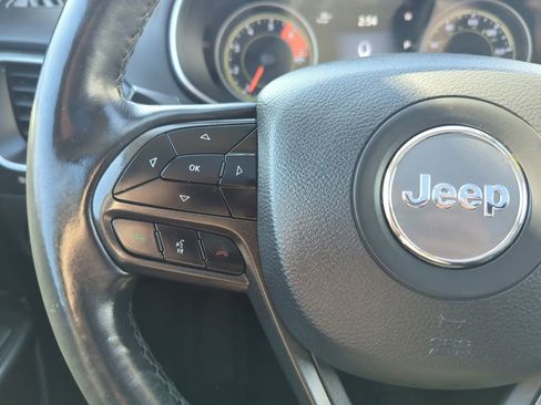 Used 2019 Jeep Cherokee Trailhawk image 21