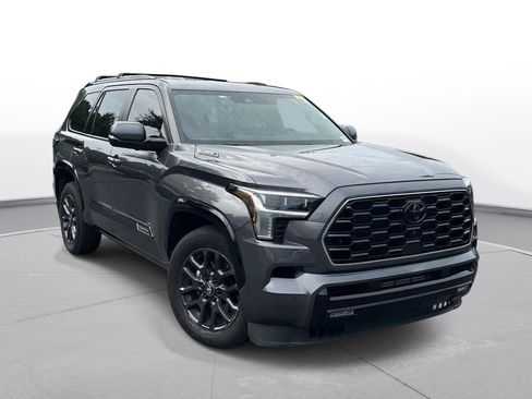 Used 2025 Toyota Sequoia Platinum AWD/4WD image 4
