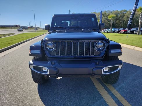 New 2025 Jeep Gladiator Sport w/ Premium Package image 2