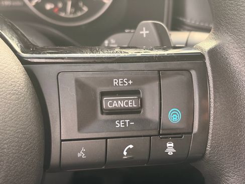 Certified 2023 Nissan Rogue SV FWD image 29