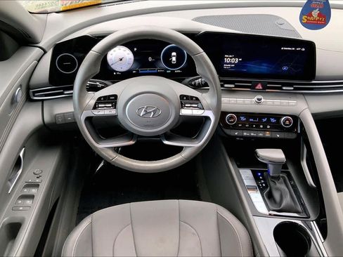 Used 2023 Hyundai Elantra SEL w/ Convenience Package image 5